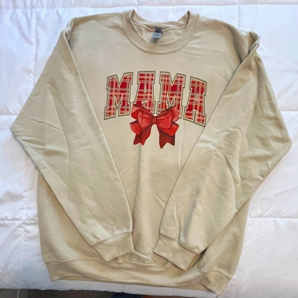 Gildan Cream and Red Crewneck Sweatshirt with Festive Plaid “Mama”Design Size L